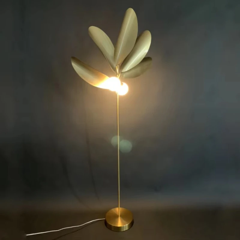 Postmodern floor lamp copper leaf mango lamp decoration living room bedroom study designer luxury gold
Postmodern floor lamp copper leaf mango lamp decoration living room bedroom study designer luxury gold