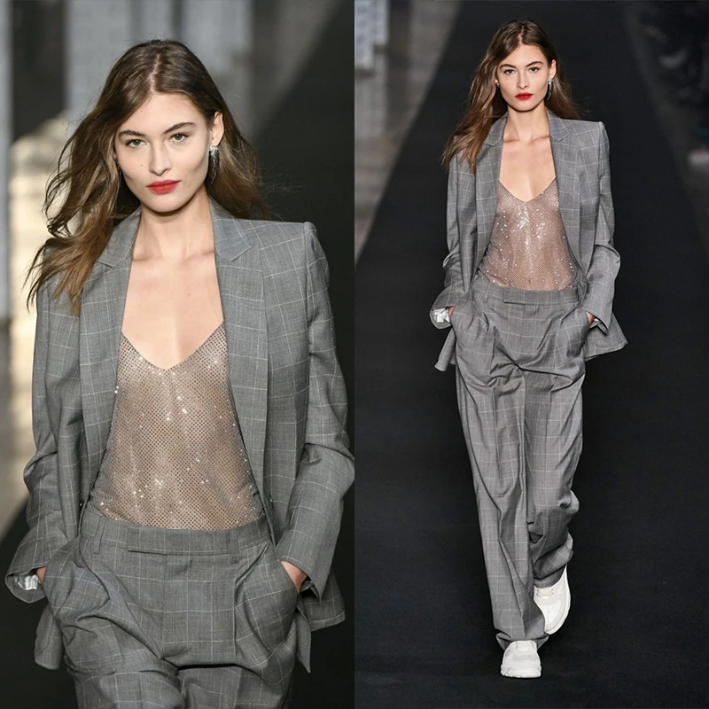 Модный женский костюм в клетку с широкими брюками в стиле Grace Elizabeth, весна 2023, бренд Yola Lucia, премиум-одежда для женщин
Модный женский костюм в клетку с широкими брюками в стиле Grace Elizabeth, весна 2023, бренд Yola Lucia, премиум-одежда для женщин