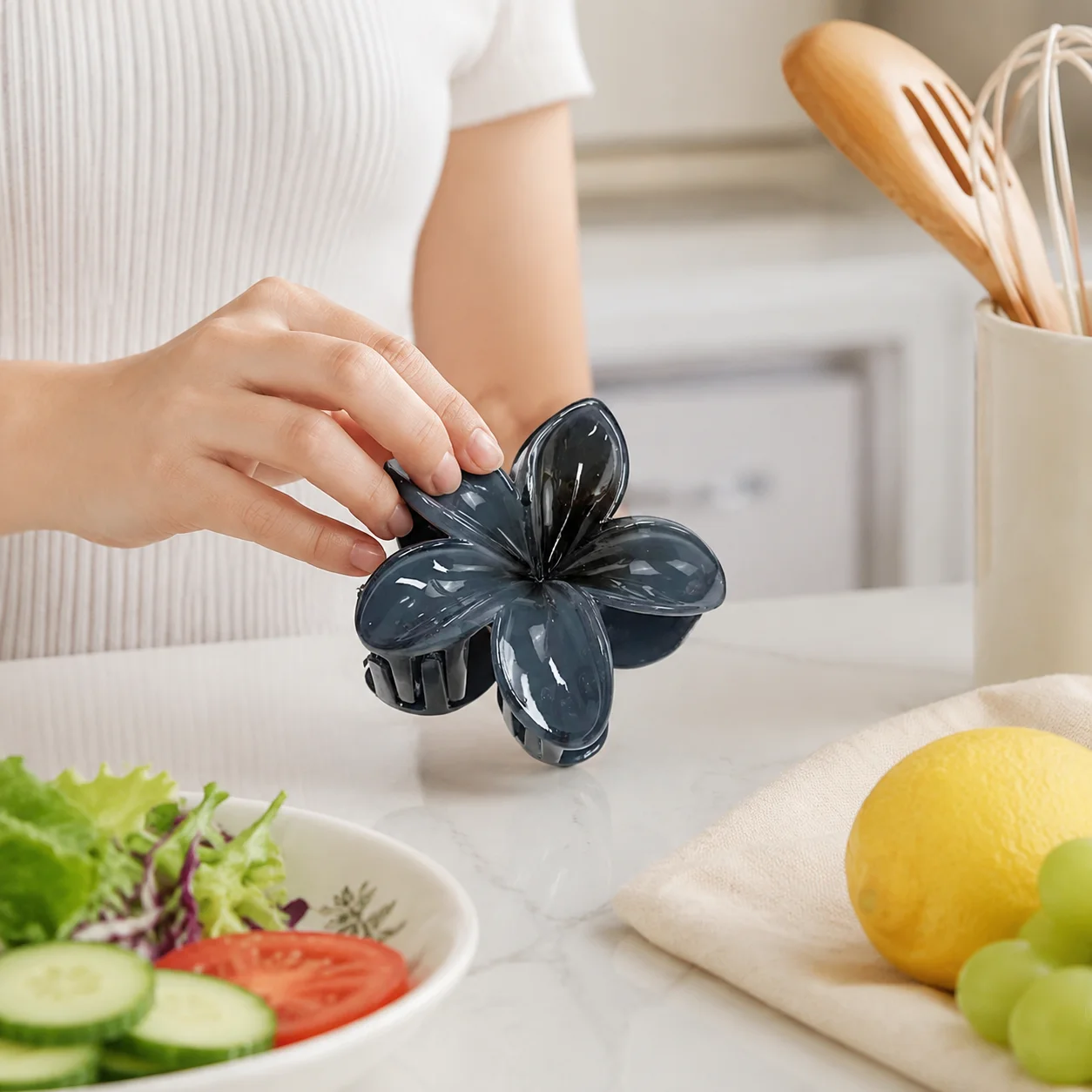 Black Bohemian Lily Frangipani Hair Claw Floral Clip for Women Fashion Accessory
Black Bohemian Lily Frangipani Hair Claw Floral Clip for Women Fashion Accessory