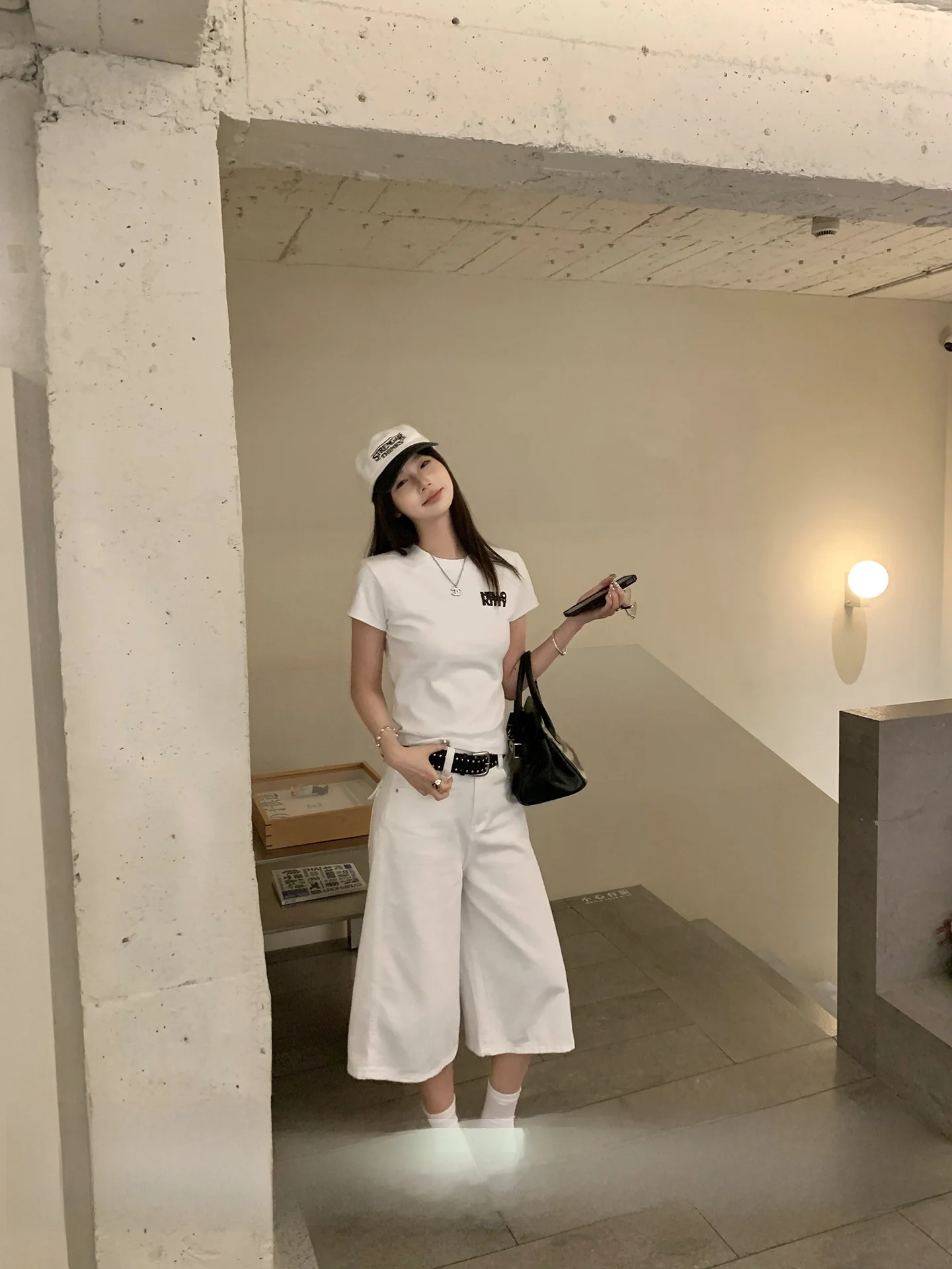 American Sle Vintage White Seven-Five Jeans Women Loose Wide Leg orts Casual High Waist Button Pure Color Daily Wear
American Sle Vintage White Seven-Five Jeans Women Loose Wide Leg orts Casual High Waist Button Pure Color Daily Wear