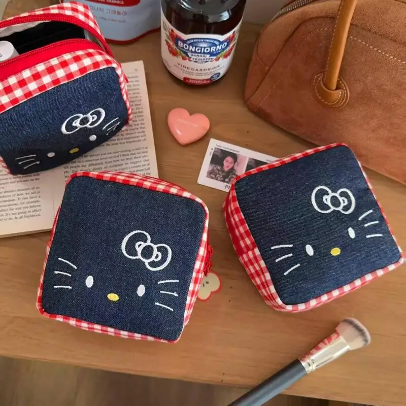 Kawaii Sanrio Hello Kitty Embroidered Storage Makeup Bag Cartoon Creative Red Grid Cowboy Square Bag Large Capacity Portable
Kawaii Sanrio Hello Kitty Embroidered Storage Makeup Bag Cartoon Creative Red Grid Cowboy Square Bag Large Capacity Portable