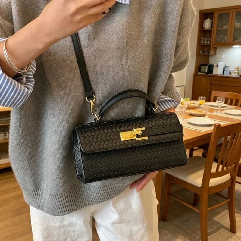 New trendy women's crossbody bag, outdoor portable wallet, fashionable women's shoulder bag with adjustable shoulder strap
New trendy women's crossbody bag, outdoor portable wallet, fashionable women's shoulder bag with adjustable shoulder strap