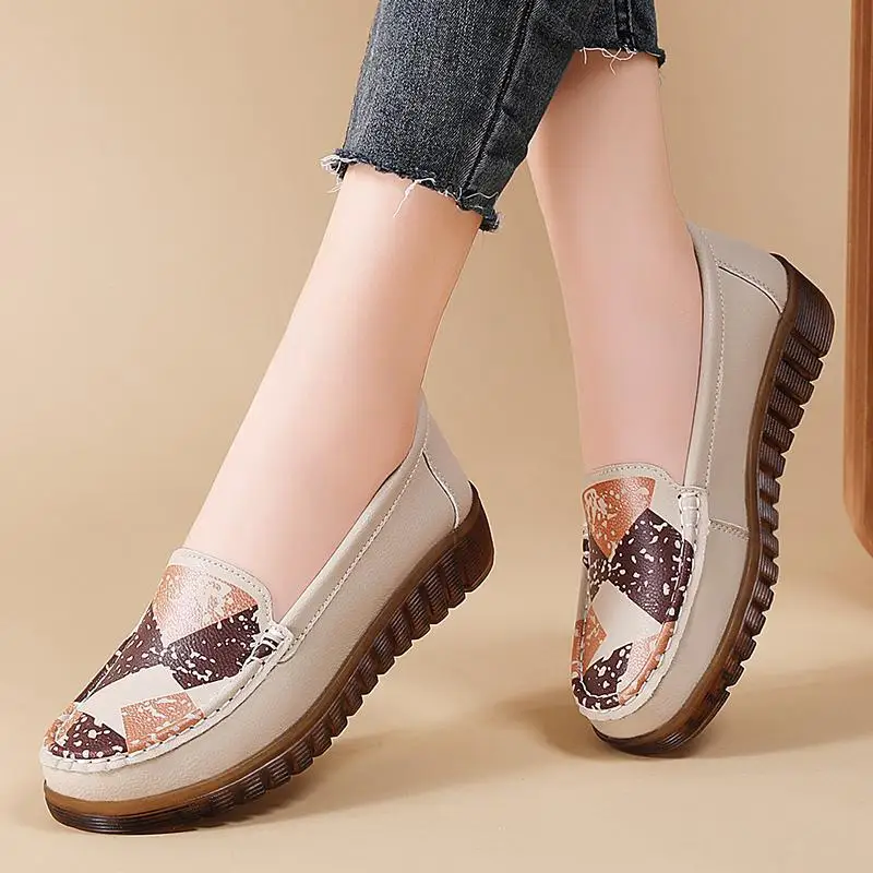 Leather soft-soled one-pedal women's shoes 2025 new summer moccasin shoes shallow-mouth small leather shoes loafers
Leather soft-soled one-pedal women's shoes 2025 new summer moccasin shoes shallow-mouth small leather shoes loafers