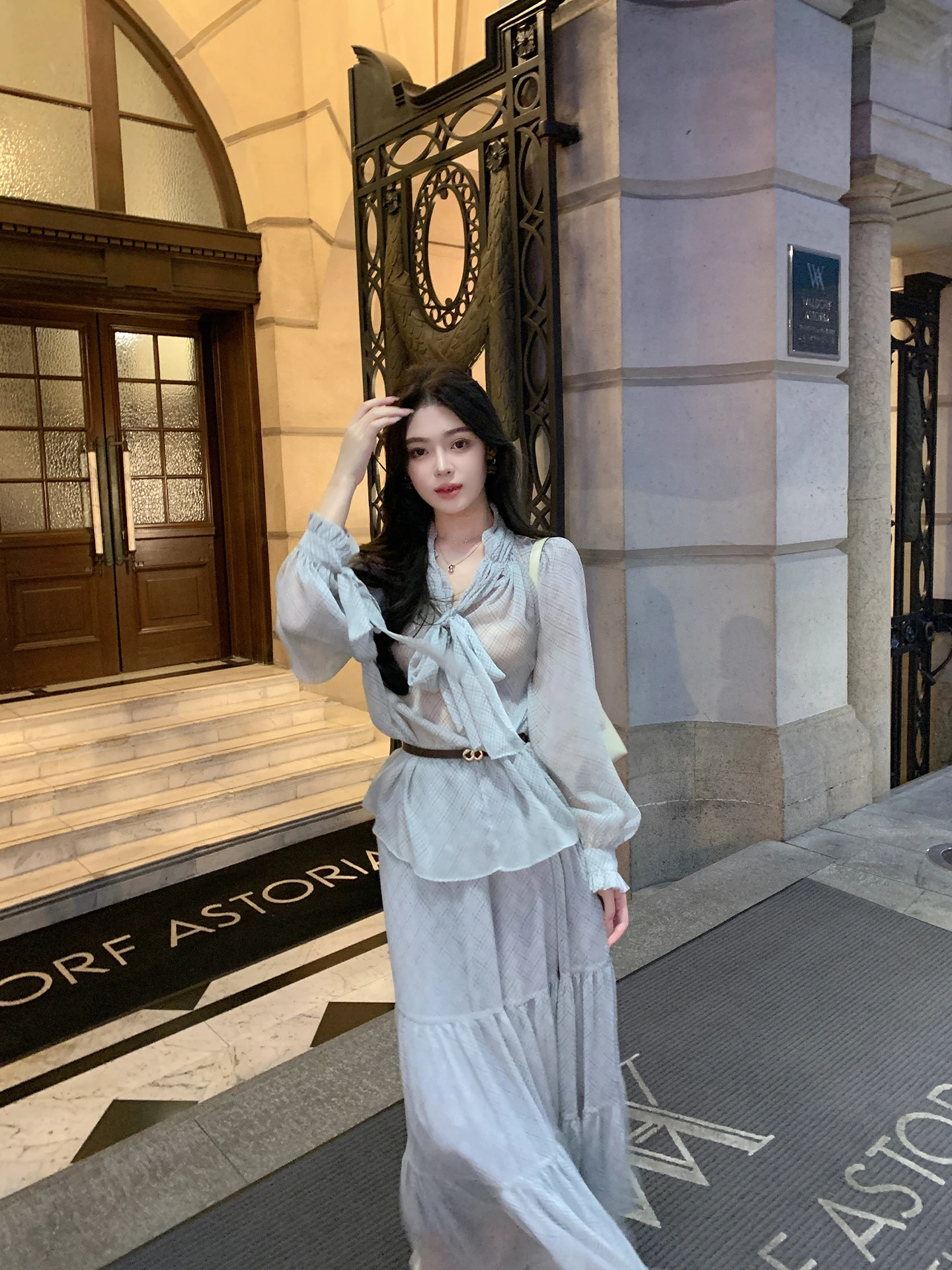 Новый комплект ByYou: синяя шифоновая юбка в клетку и топ с рукавами-фонариками, женский комплект из двух предметов с юбкой макси с принтом и высокой талией, модный и стильный.
Новый комплект ByYou: синяя шифоновая юбка в клетку и топ с рукавами-фонариками, женский комплект из двух предметов с юбкой макси с принтом и высокой талией, модный и стильный.