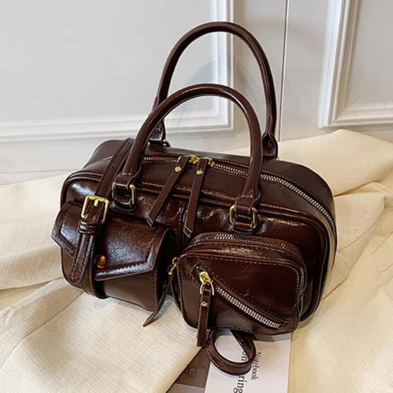 Women's Korean Retro Shoulder Bag Designer Trendy Pillow-shaped Underarm Bag Simple Casual Zippered Multi-pocket Crossbody Bag
Women's Korean Retro Shoulder Bag Designer Trendy Pillow-shaped Underarm Bag Simple Casual Zippered Multi-pocket Crossbody Bag