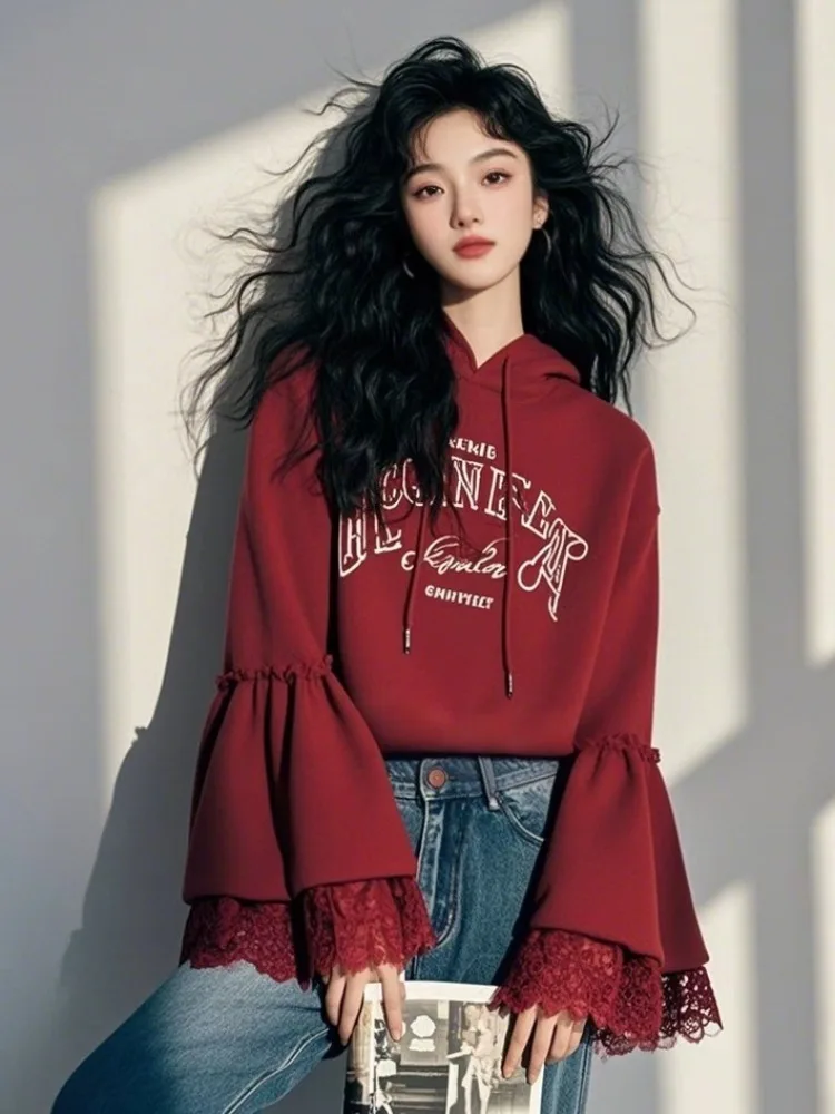 Red printed hooded sweatshirt for women spring autumn lace patchwork flared sleeves loose drawstring fashion top 2025 New
Red printed hooded sweatshirt for women spring autumn lace patchwork flared sleeves loose drawstring fashion top 2025 New