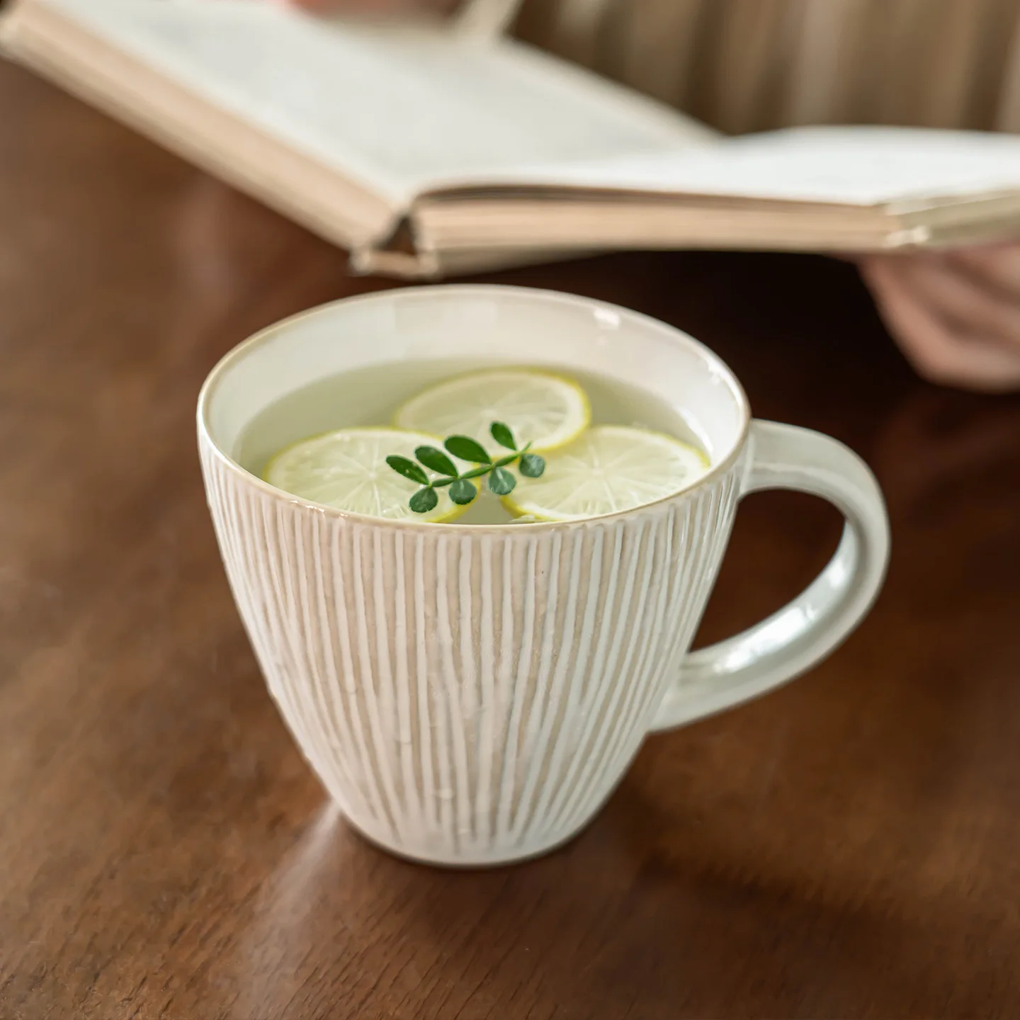 Nordic Style Embossed Tree Ceramic Mug Large Capacity Coffee Cup for Home Use
Nordic Style Embossed Tree Ceramic Mug Large Capacity Coffee Cup for Home Use