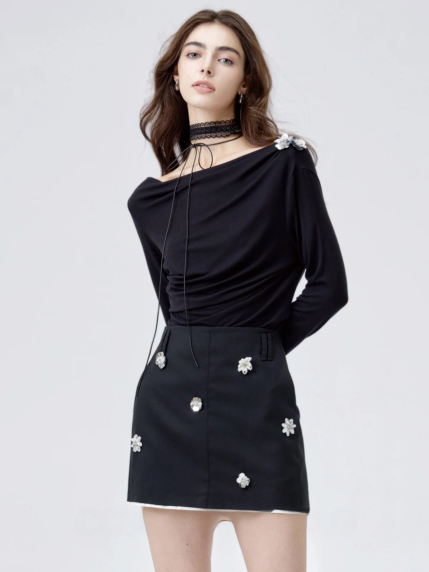 CONHENYAO 2025 Осенний вязаный топ ручной работы с бисерным декором, на одно плечо, с длинным рукавом, черный, женский, повседневный, из чистого хлопка
CONHENYAO 2025 Осенний вязаный топ ручной работы с бисерным декором, на одно плечо, с длинным рукавом, черный, женский, повседневный, из чистого хлопка