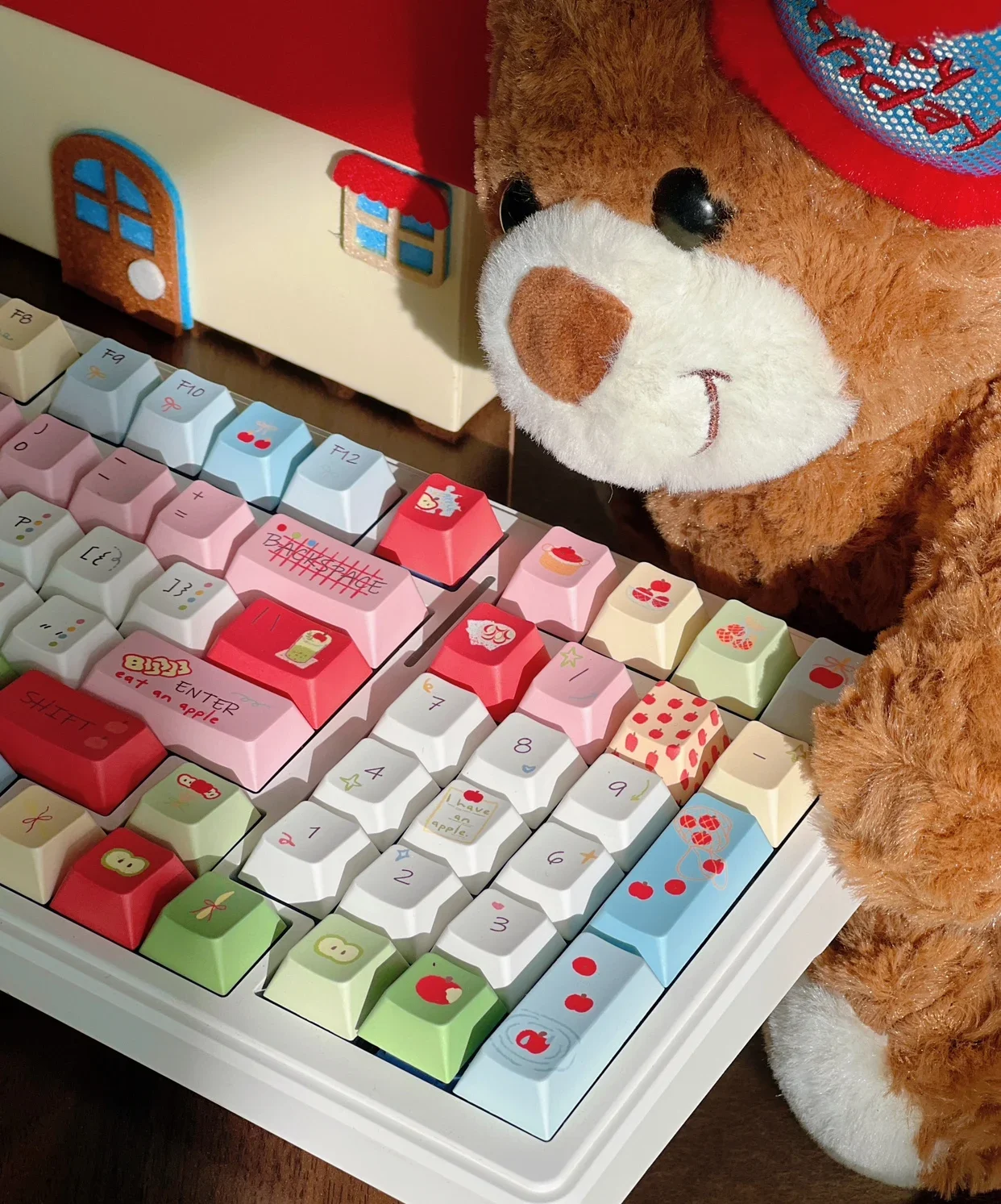 Original height keycap red-green contrasting color simple fresh wind element pbt
Original height keycap red-green contrasting color simple fresh wind element pbt