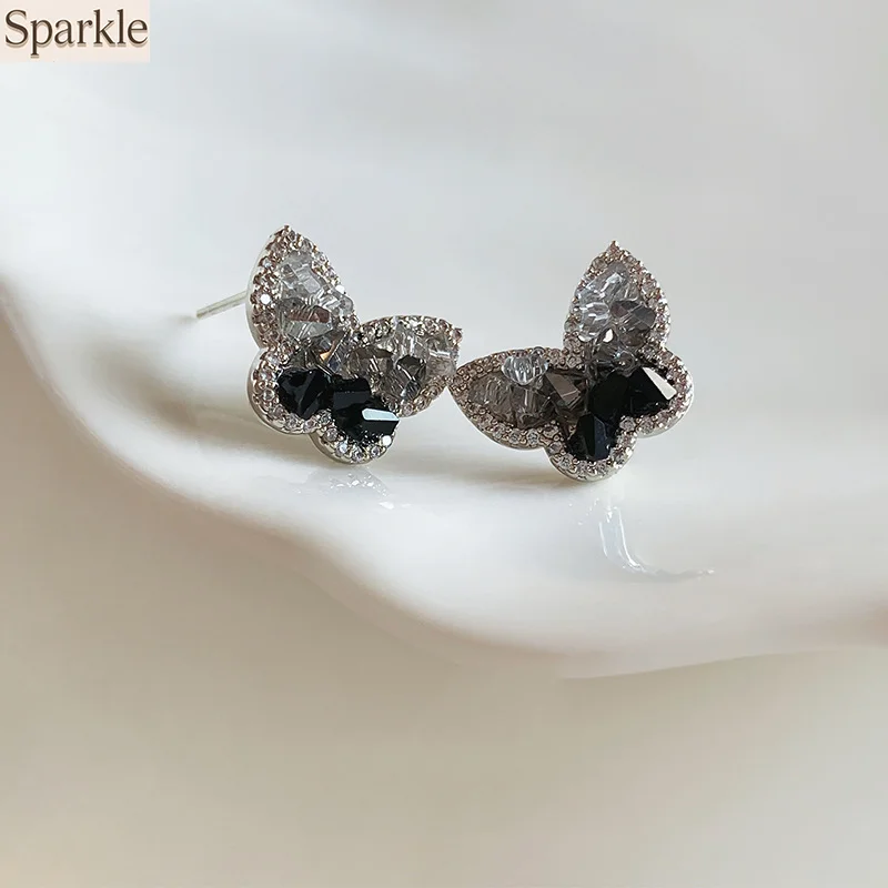 Exquisite Black Crystal Butterfly Stud Earrings for Women Vintage Luxury Ear Jewelry New Chic Elegant Whimsigoth Ear Accessories
Exquisite Black Crystal Butterfly Stud Earrings for Women Vintage Luxury Ear Jewelry New Chic Elegant Whimsigoth Ear Accessories