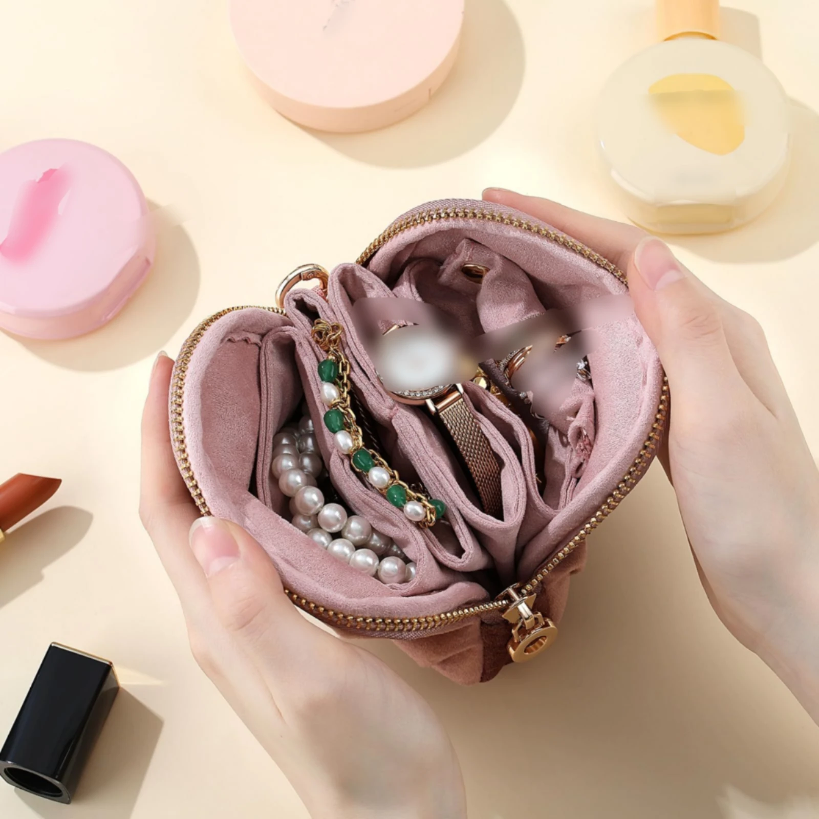 Tangle-free Velvet Jewelry Case Gold-tone Hardware Wear-resistant Storage Pouch with Zipper for Jewelry Organization
Tangle-free Velvet Jewelry Case Gold-tone Hardware Wear-resistant Storage Pouch with Zipper for Jewelry Organization
