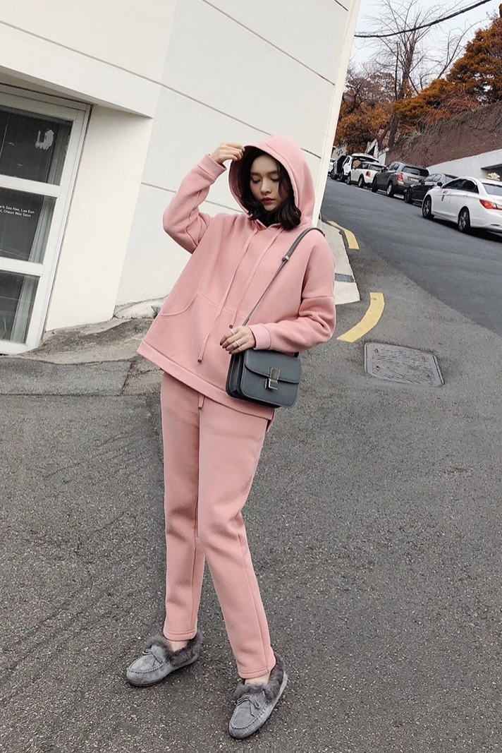 Комплект из толстовки и брюк Thiened Fce: повседневная домашняя одежда, комплект из двух предметов, уличный стиль, длинный рукав, стандартная длина, с кепкой
Комплект из толстовки и брюк Thiened Fce: повседневная домашняя одежда, комплект из двух предметов, уличный стиль, длинный рукав, стандартная длина, с кепкой