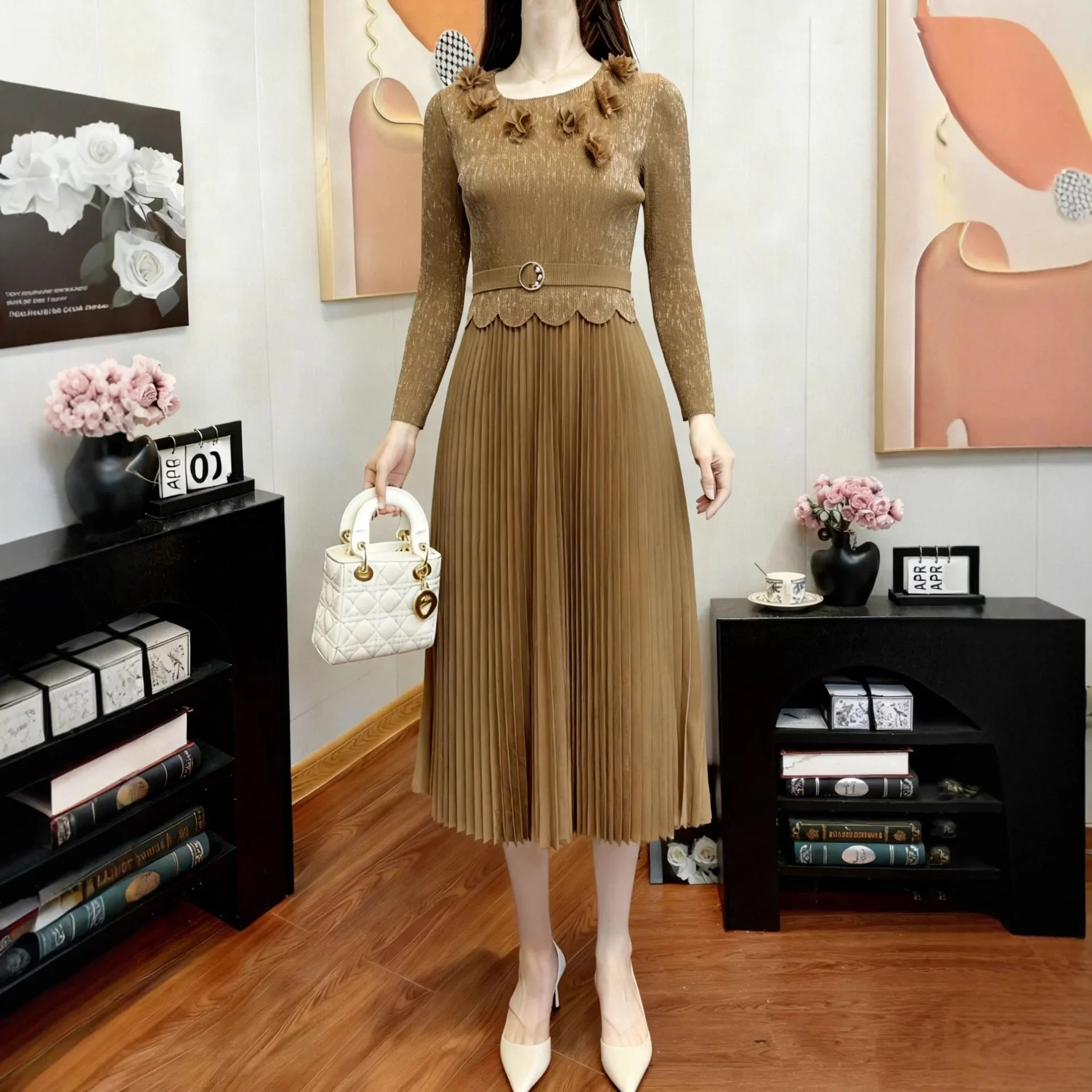 Miyake Fashion Ruffled Hem Elegant Round Neck Women's Pleated Dress Waist-Cinching Gold Foil Printing Famale Clothing
Miyake Fashion Ruffled Hem Elegant Round Neck Women's Pleated Dress Waist-Cinching Gold Foil Printing Famale Clothing