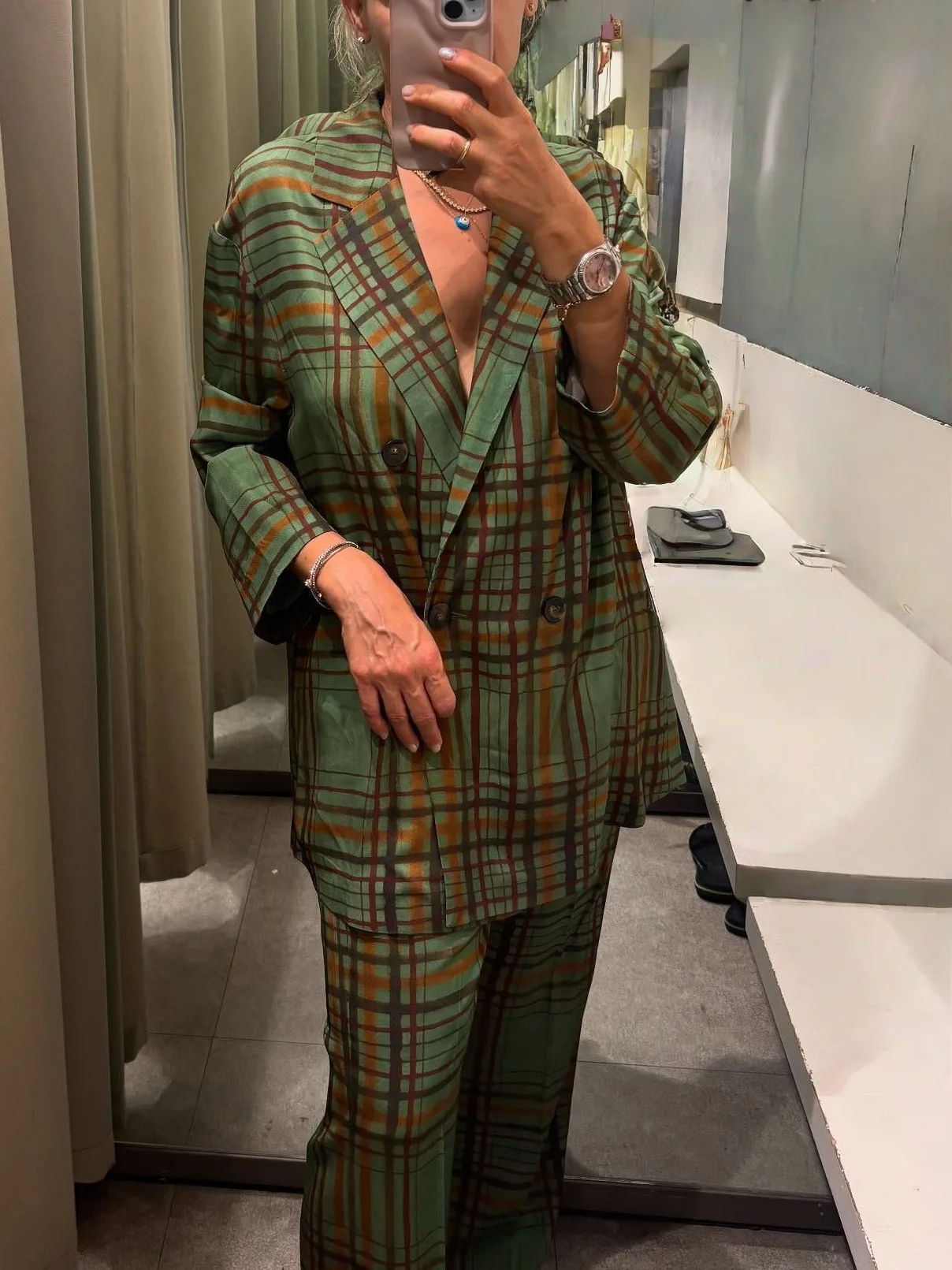 Chic Plaid Office Lady Woman Suits Double Breasted Loose Blazer+Zipper Pockets Long Pants Fashion 2025 Female Casual Sets
Chic Plaid Office Lady Woman Suits Double Breasted Loose Blazer+Zipper Pockets Long Pants Fashion 2025 Female Casual Sets