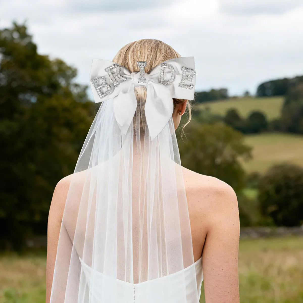 SLBRIDAL Shoulder Length Bowkot Style Pearls Bridal Veils With Clip White Wedding Veils Wedding Accessories Bride Mariage Women
SLBRIDAL Shoulder Length Bowkot Style Pearls Bridal Veils With Clip White Wedding Veils Wedding Accessories Bride Mariage Women