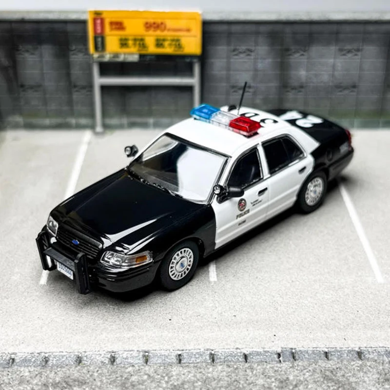 Rollin 1:64 Crown Victoria Alloy Car Model Classics Adult Souvenir Gift Static Display
Rollin 1:64 Crown Victoria Alloy Car Model Classics Adult Souvenir Gift Static Display