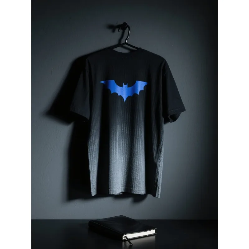 MOTO-New Summer Adult Trendy Batman Gradient Bat Logo Print Quick - Dry Loose T - Shirt
MOTO-New Summer Adult Trendy Batman Gradient Bat Logo Print Quick - Dry Loose T - Shirt