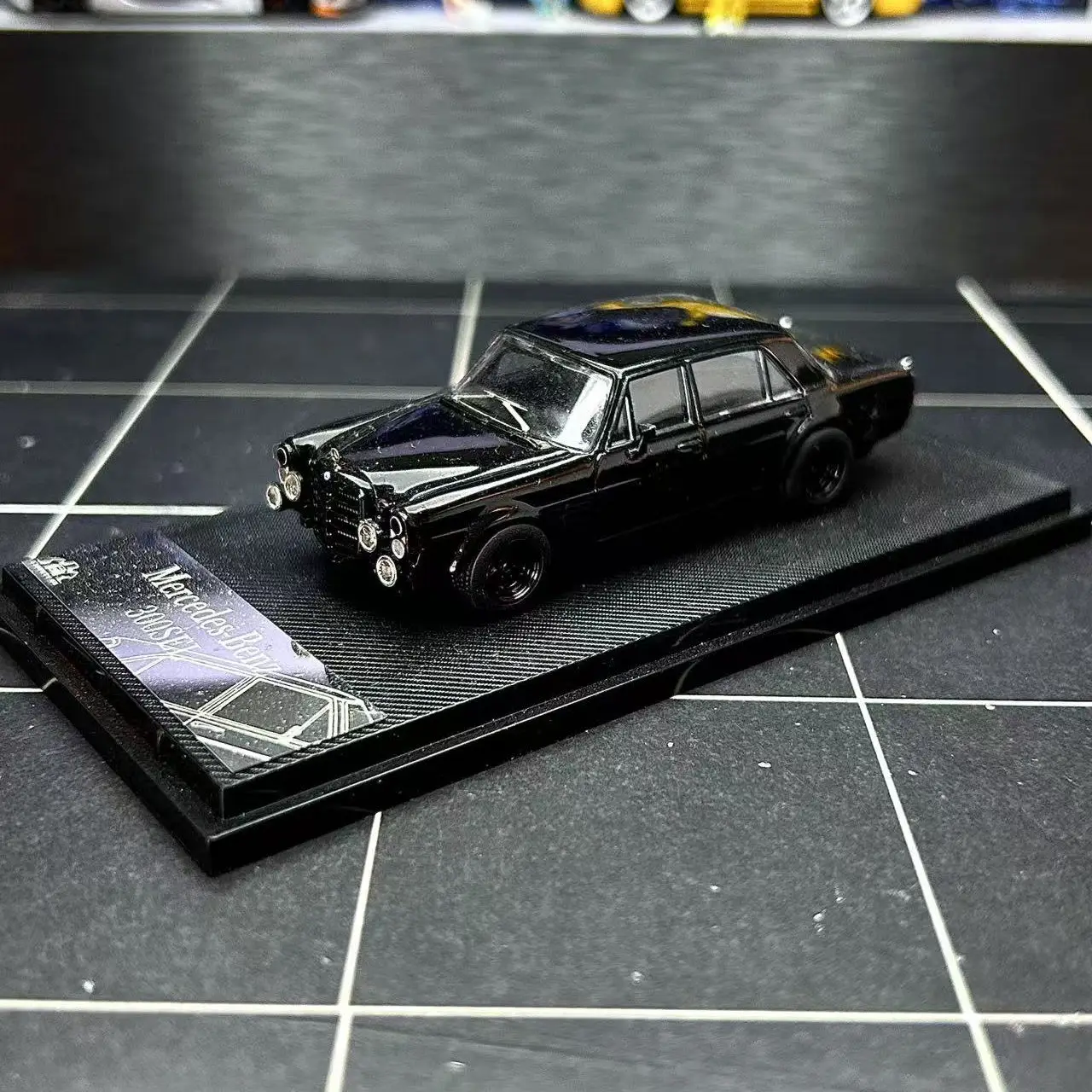 Diecast AMG 1:64 Scale BENZ 300 SEL W109 Simulated Alloy Car Model Collectible Toy Gift Souvenir Display Ornament
Diecast AMG 1:64 Scale BENZ 300 SEL W109 Simulated Alloy Car Model Collectible Toy Gift Souvenir Display Ornament