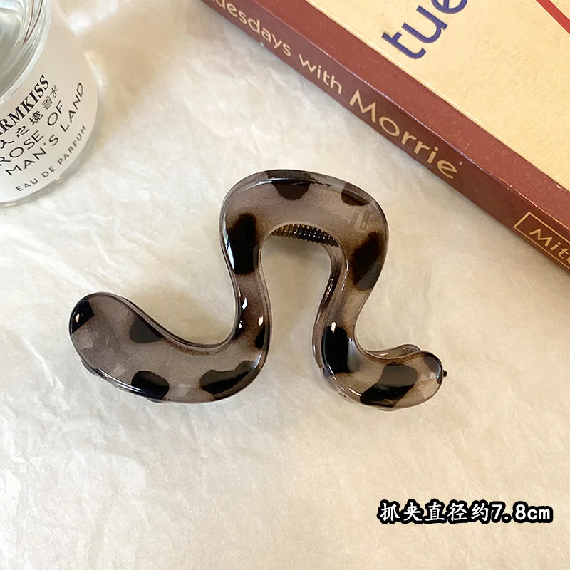 Big few characters grab clip, women's high ponytail hairpin, advanced sense disc hair, back of head shark clip hair accessories
Big few characters grab clip, women's high ponytail hairpin, advanced sense disc hair, back of head shark clip hair accessories