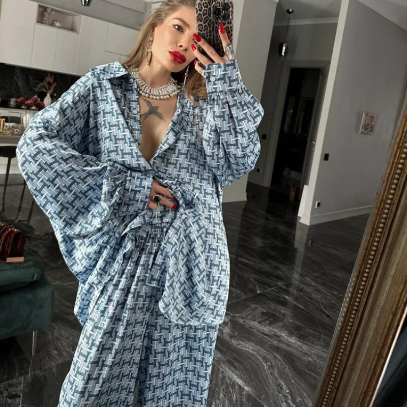 New women's spring and summer outfit with a complete set of long sleeved shirt, wide leg pants, letter printed suit
New women's spring and summer outfit with a complete set of long sleeved shirt, wide leg pants, letter printed suit