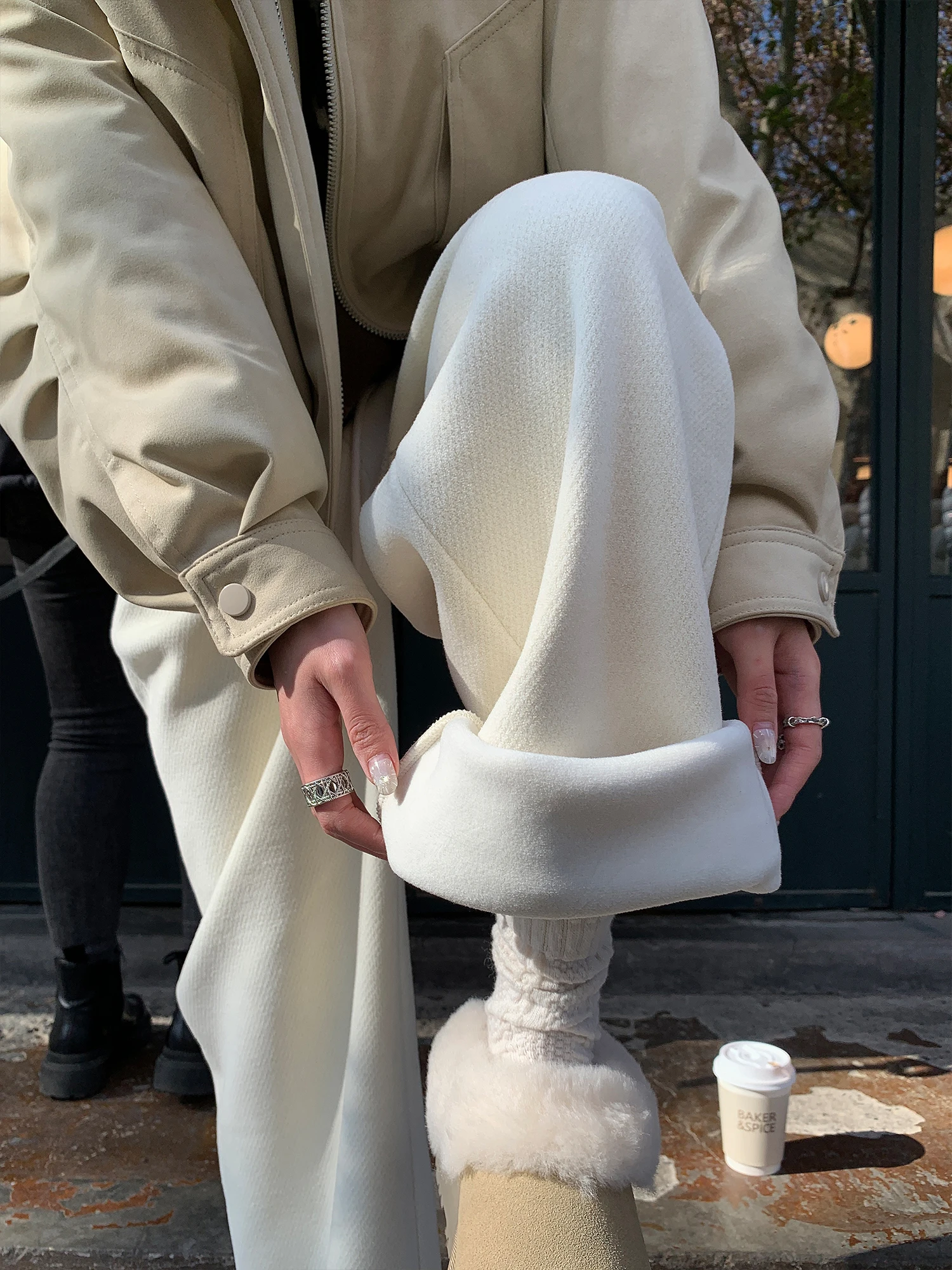 Женские зимние широкие брюки Thiened Fce, белые, текстурированные, прямые, повседневные, спортивные, с эластичным поясом, из смесовой шерсти
Женские зимние широкие брюки Thiened Fce, белые, текстурированные, прямые, повседневные, спортивные, с эластичным поясом, из смесовой шерсти