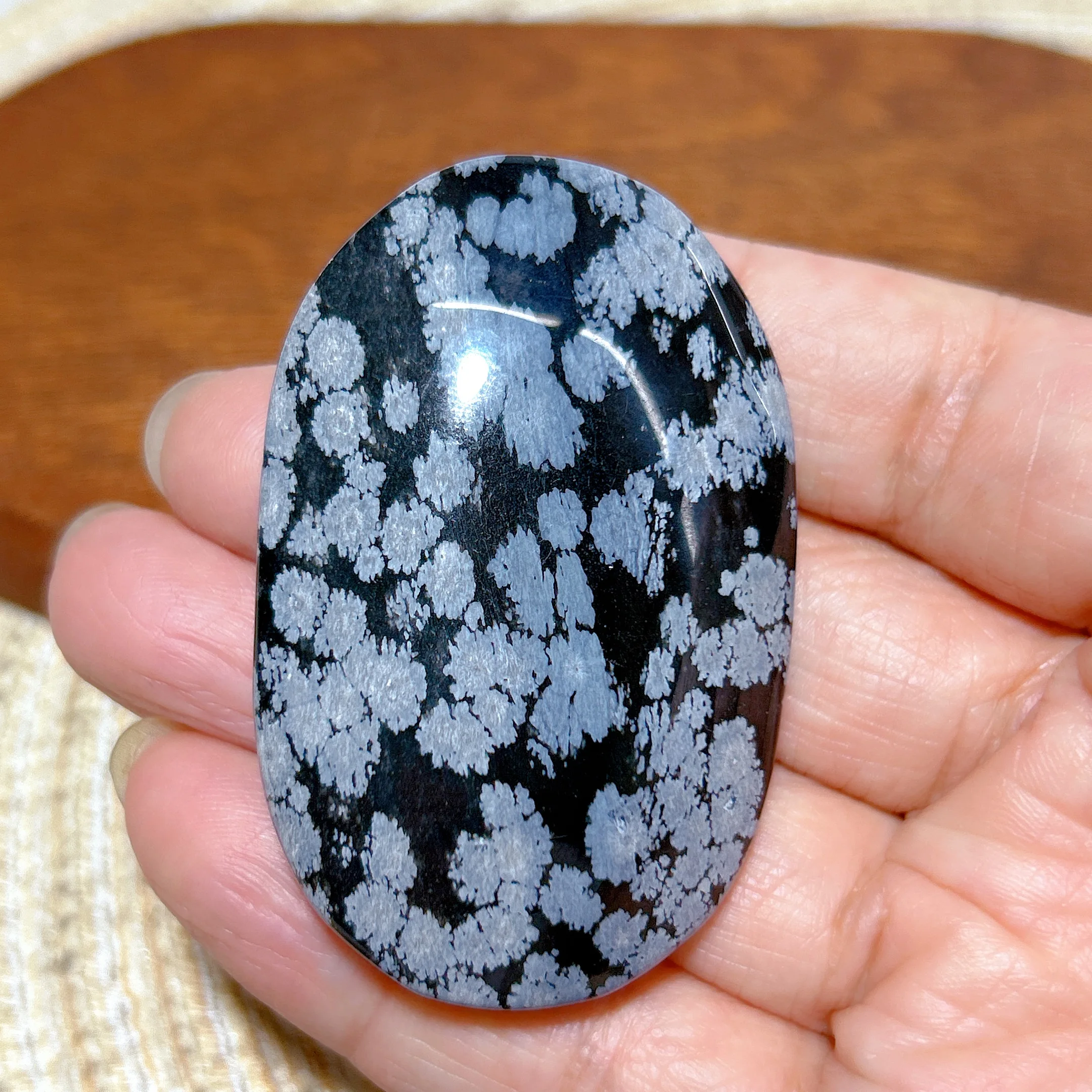 Healing Natural Crystal Snowflake Black Obsidian Palm Polished Mineral Gemstones Energy Reiki Home Decorations Gift
Healing Natural Crystal Snowflake Black Obsidian Palm Polished Mineral Gemstones Energy Reiki Home Decorations Gift