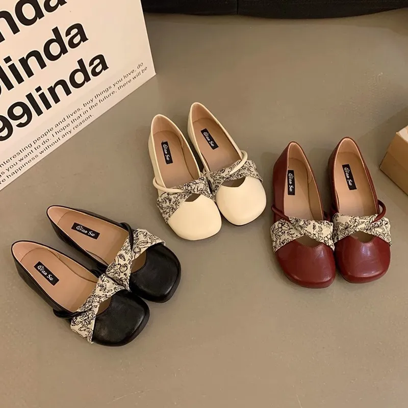 French Fairy Style Mary Jane Shoes for Women 2025 Spring and Summer New Shallow Mouth Fashion Small Fragrance Soft Sole with Skirt
French Fairy Style Mary Jane Shoes for Women 2025 Spring and Summer New Shallow Mouth Fashion Small Fragrance Soft Sole with Skirt