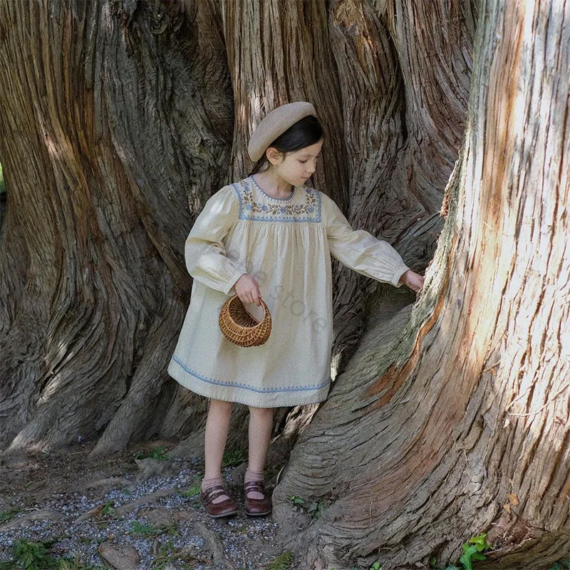 Spot dress ins children's clothing 2022 new long-sleeved cotton skirt heavy industry embroidered temperament dress Apolina
Spot dress ins children's clothing 2022 new long-sleeved cotton skirt heavy industry embroidered temperament dress Apolina