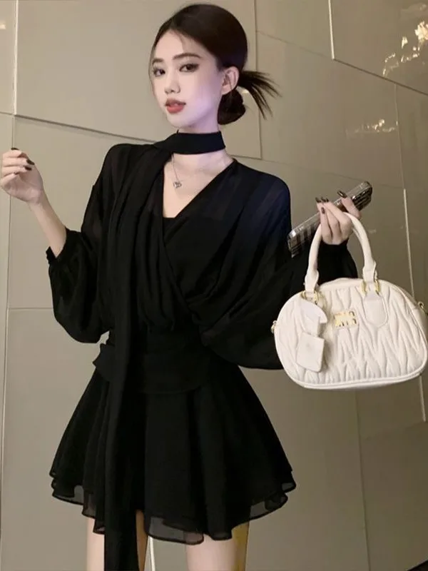 Elegant Black Long Sleeve Dress with Sash Design Slimming Short Skirt for Women Fashionable V-Neckline Sleeveless Two-Piece Set
Elegant Black Long Sleeve Dress with Sash Design Slimming Short Skirt for Women Fashionable V-Neckline Sleeveless Two-Piece Set