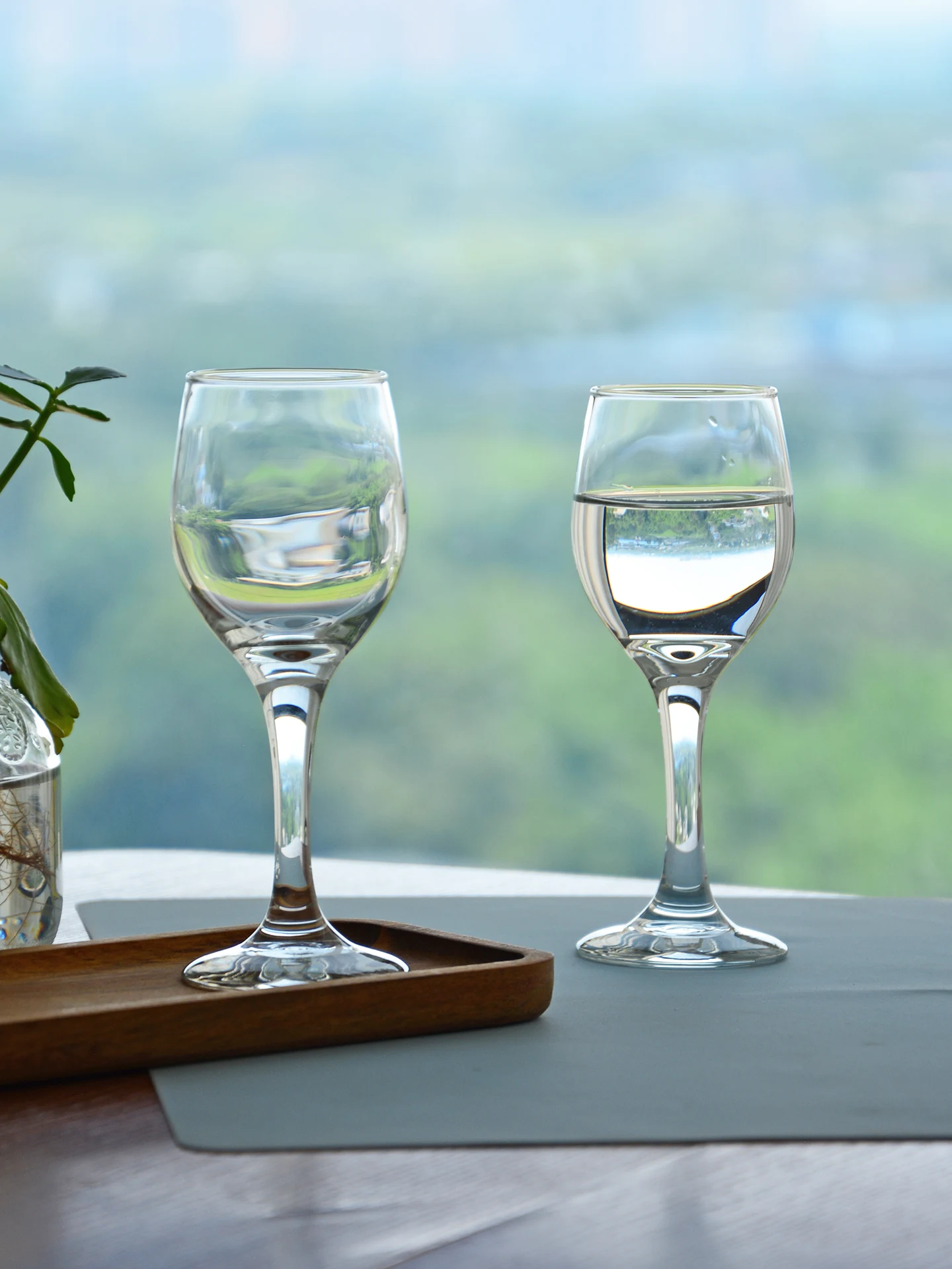 Sensual Red Wine Glass 8ml Small Size High Foot White Wine Glass Crystal Glass Champagne Cup for Restaurant
Sensual Red Wine Glass 8ml Small Size High Foot White Wine Glass Crystal Glass Champagne Cup for Restaurant