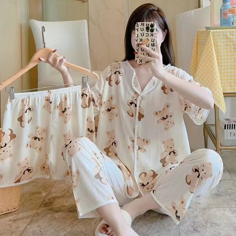 2024 Spring Autumn Pajamas Female Cartoon Bear Short-sleeved Trousers Cardigan Three-piece Set Women's Daily Pajamas Home Wear
2024 Spring Autumn Pajamas Female Cartoon Bear Short-sleeved Trousers Cardigan Three-piece Set Women's Daily Pajamas Home Wear