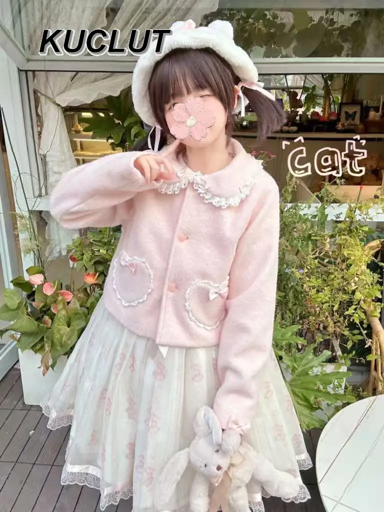 Винтажное короткое шерстяное пальто в стиле Лолиты с милым бантом, осенне-зимнее женское пальто, новинка 2023 года, универсальная длинная куртка с коротким кукольным воротником
Винтажное короткое шерстяное пальто в стиле Лолиты с милым бантом, осенне-зимнее женское пальто, новинка 2023 года, универсальная длинная куртка с коротким кукольным воротником