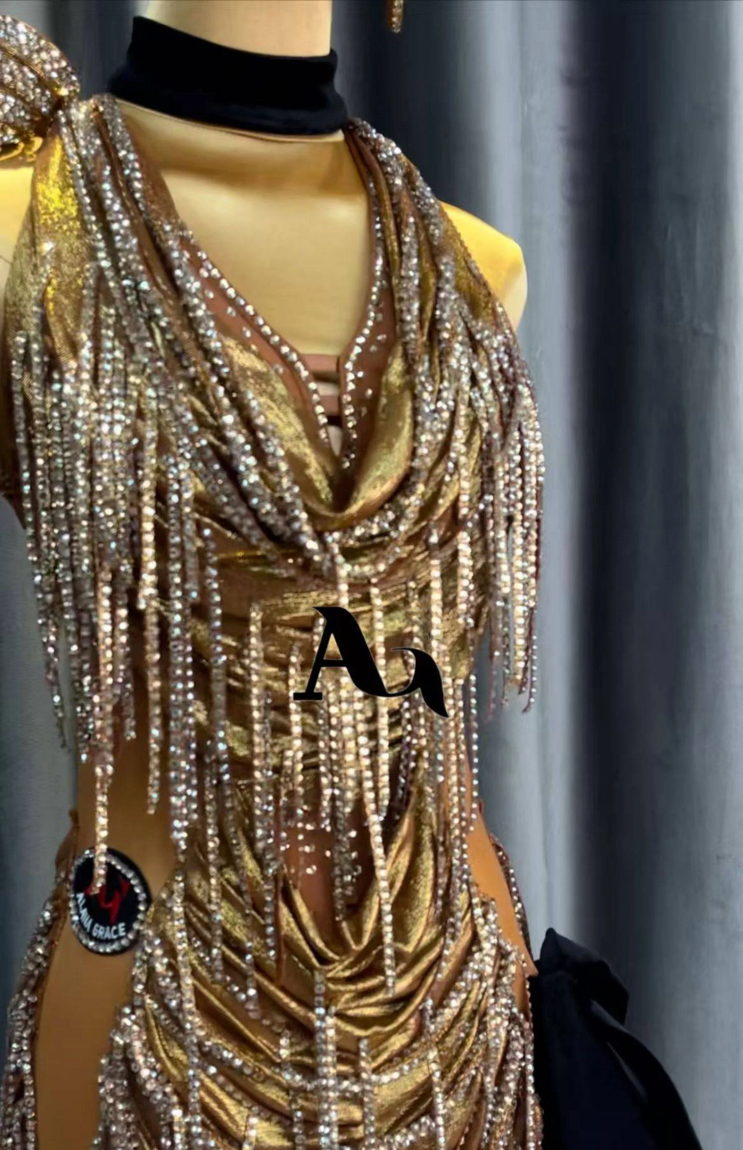 Latin Dancer Adult Children High-End Customized Retro Gilded Gold Butterfly Tango Samba AB Stone Performance Dress
Latin Dancer Adult Children High-End Customized Retro Gilded Gold Butterfly Tango Samba AB Stone Performance Dress