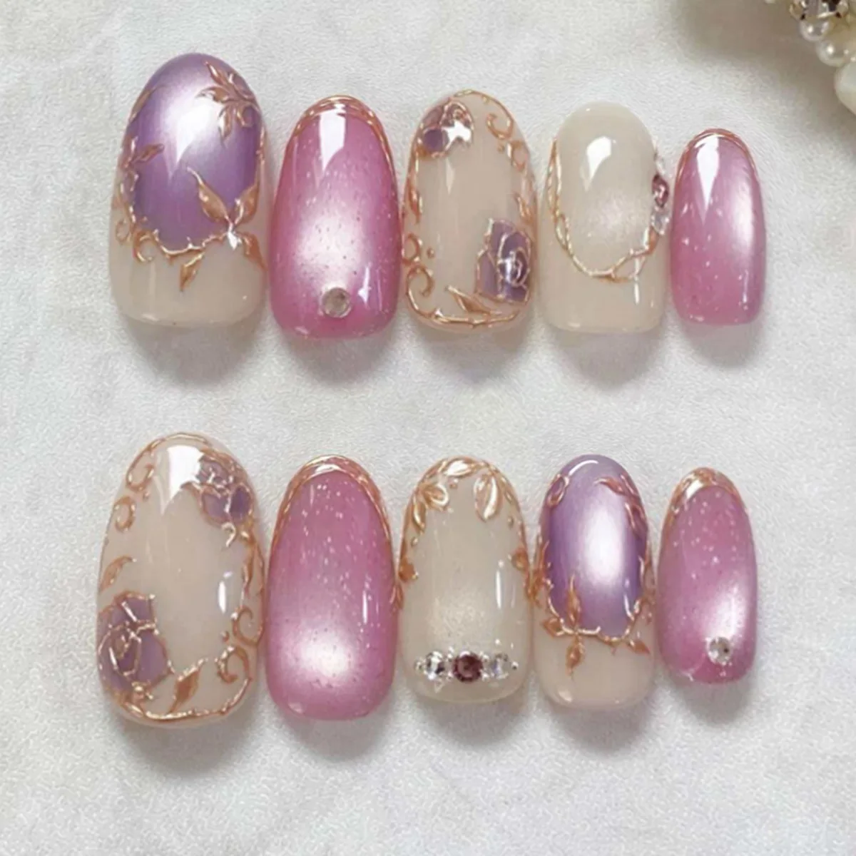 24pcs Pink Purple Fake Nails Sets Fantasy Flower Almond Wearable Press on Nails Tips Glitter Rhinestone Gilded Design False Nail
24pcs Pink Purple Fake Nails Sets Fantasy Flower Almond Wearable Press on Nails Tips Glitter Rhinestone Gilded Design False Nail