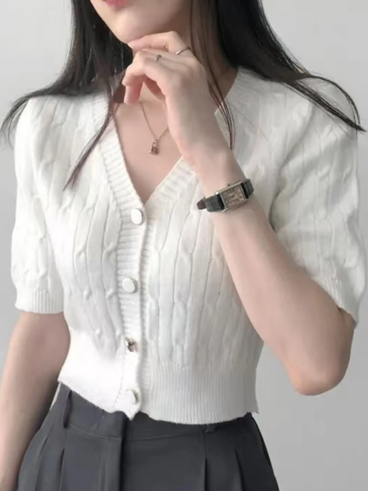 Slim Fit ort Sve V Ne Вязаный открытый кардиган Женский шикарный винтажный тонкий топ с закрученной талией и одной пуговицей Летний фас...
Slim Fit ort Sve V Ne Вязаный открытый кардиган Женский шикарный винтажный тонкий топ с закрученной талией и одной пуговицей Летний фас...