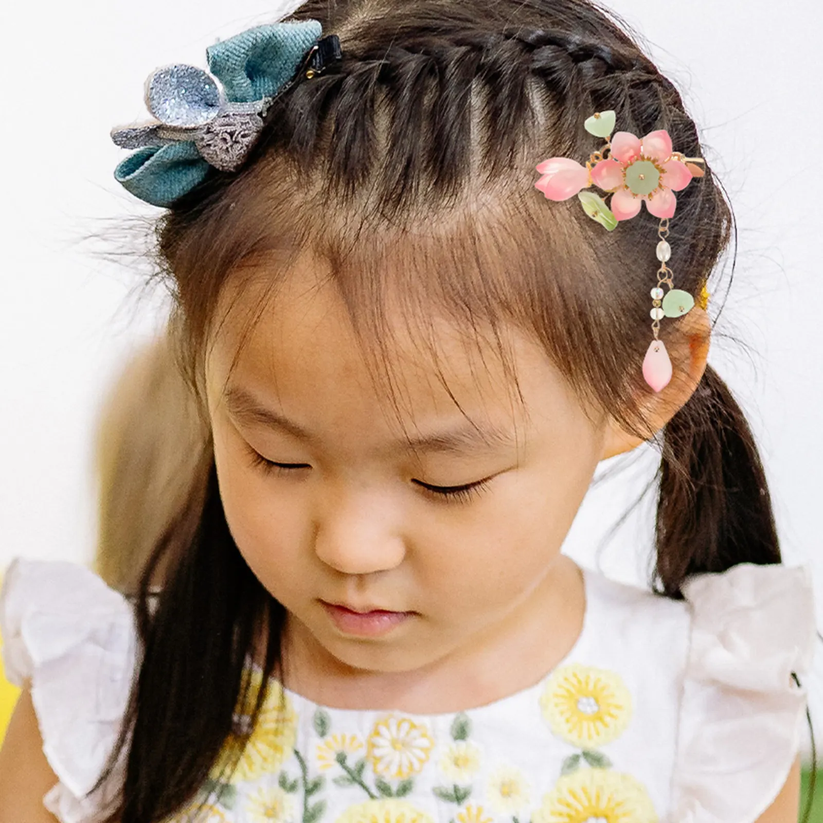 Ancient Style Chinese Hairpin Elegant Flower Tassel Side Clip Lightweight Hair Accessories for Hanfu Parties Cultural
Ancient Style Chinese Hairpin Elegant Flower Tassel Side Clip Lightweight Hair Accessories for Hanfu Parties Cultural
