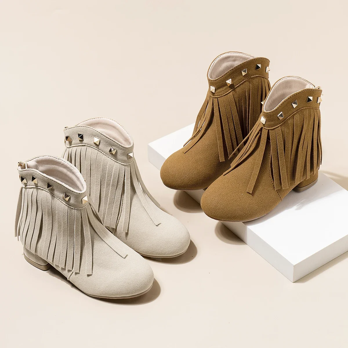 Kids Short Boots with Tassel Rivets Girls Princess Boots Temperament 2024 Autumn New Fashion Children Ankle Boots Square Heel
Kids Short Boots with Tassel Rivets Girls Princess Boots Temperament 2024 Autumn New Fashion Children Ankle Boots Square Heel
