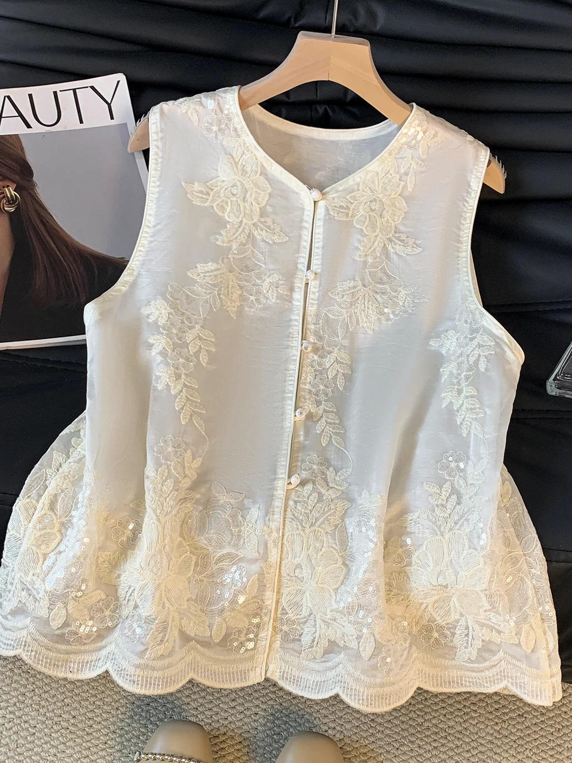 New Chinese Sle Thin Bal Vest Women's Faionable Embroidered Bead Heavy Work Euro Organ Summer Top Trendy Jaet
New Chinese Sle Thin Bal Vest Women's Faionable Embroidered Bead Heavy Work Euro Organ Summer Top Trendy Jaet