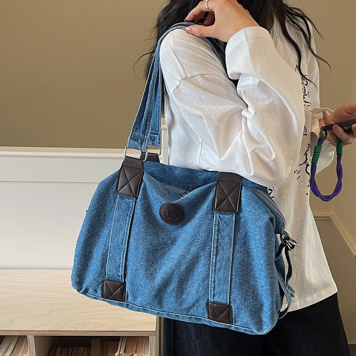 Denim Tote Bag for Women 2026 New Large Capacity Commuter Shoulder Crossbody Bag for Short Trips Japanese Woman Handbag Canvas
Denim Tote Bag for Women 2026 New Large Capacity Commuter Shoulder Crossbody Bag for Short Trips Japanese Woman Handbag Canvas