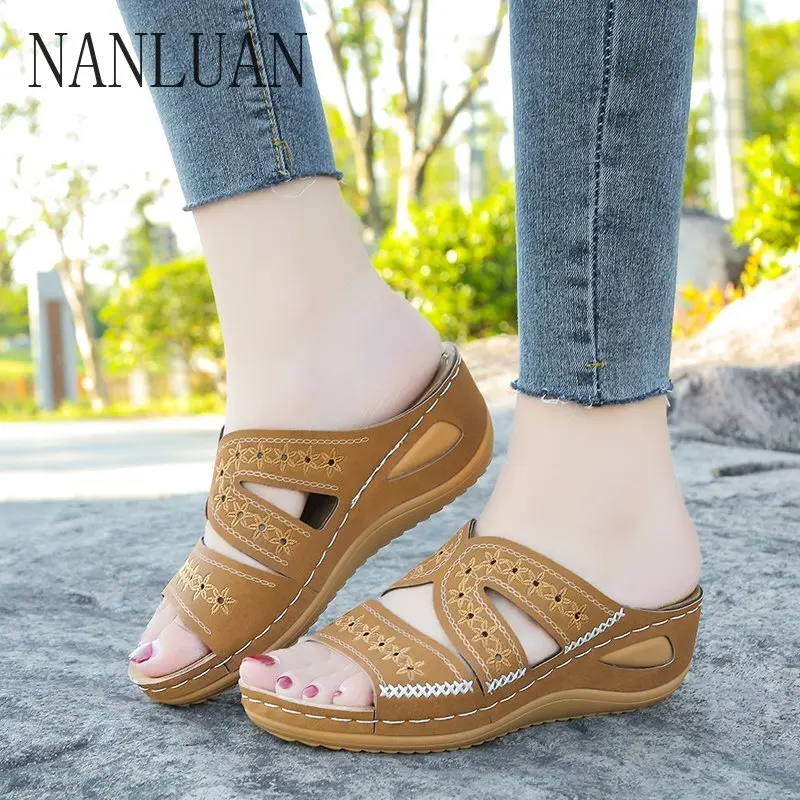 2024 Boutique Classic Summer Women's Slippers New Simple Solid Color Women's Shoes Hot Selling Outdoor Non-Slip Sandals
2024 Boutique Classic Summer Women's Slippers New Simple Solid Color Women's Shoes Hot Selling Outdoor Non-Slip Sandals