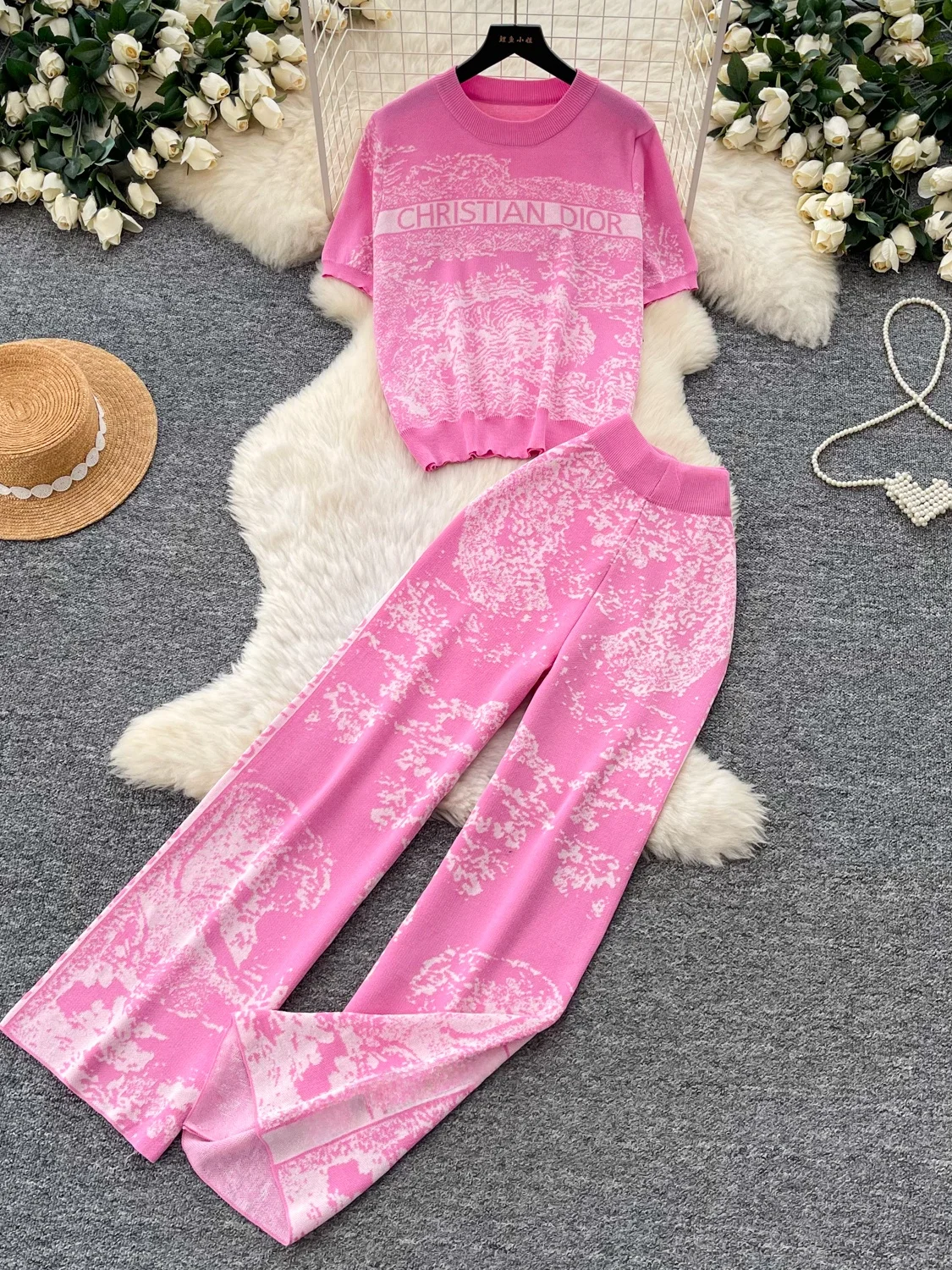 Summer Casual High Waist Wide Leg Pants Pink Floral Print Letter Two Piece Set Women's Commute Fashion Set Short Sleeve Vest
Summer Casual High Waist Wide Leg Pants Pink Floral Print Letter Two Piece Set Women's Commute Fashion Set Short Sleeve Vest