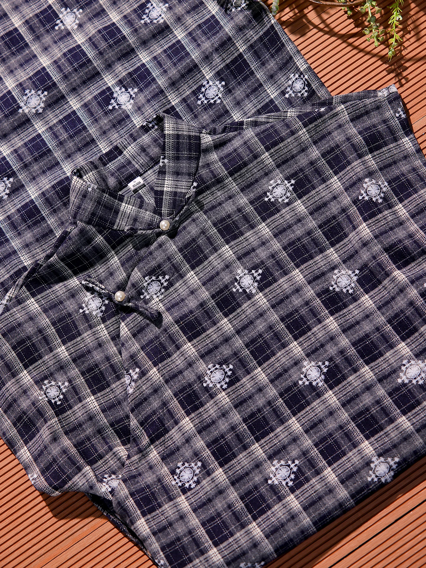 Длинное ципао для молодых женщин, весенне-летнее, повседневное, в ретро-китайском стиле, с низким разрезом, коротким рукавом
Длинное ципао для молодых женщин, весенне-летнее, повседневное, в ретро-китайском стиле, с низким разрезом, коротким рукавом