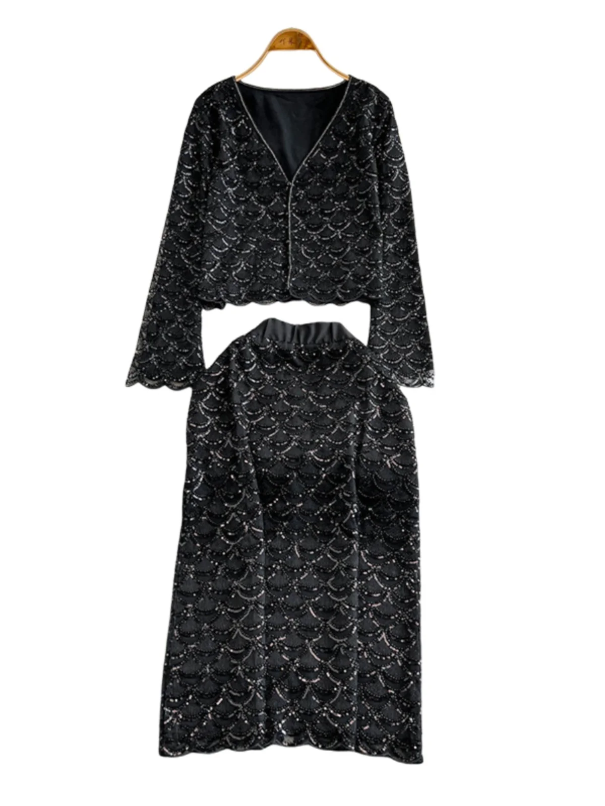 Faionable Mermaid Loose V-Ne Top And Long Sequin Lace Skirt Two-Piece Set Ele Ladylike Sle Button Closure Long Sve
Faionable Mermaid Loose V-Ne Top And Long Sequin Lace Skirt Two-Piece Set Ele Ladylike Sle Button Closure Long Sve