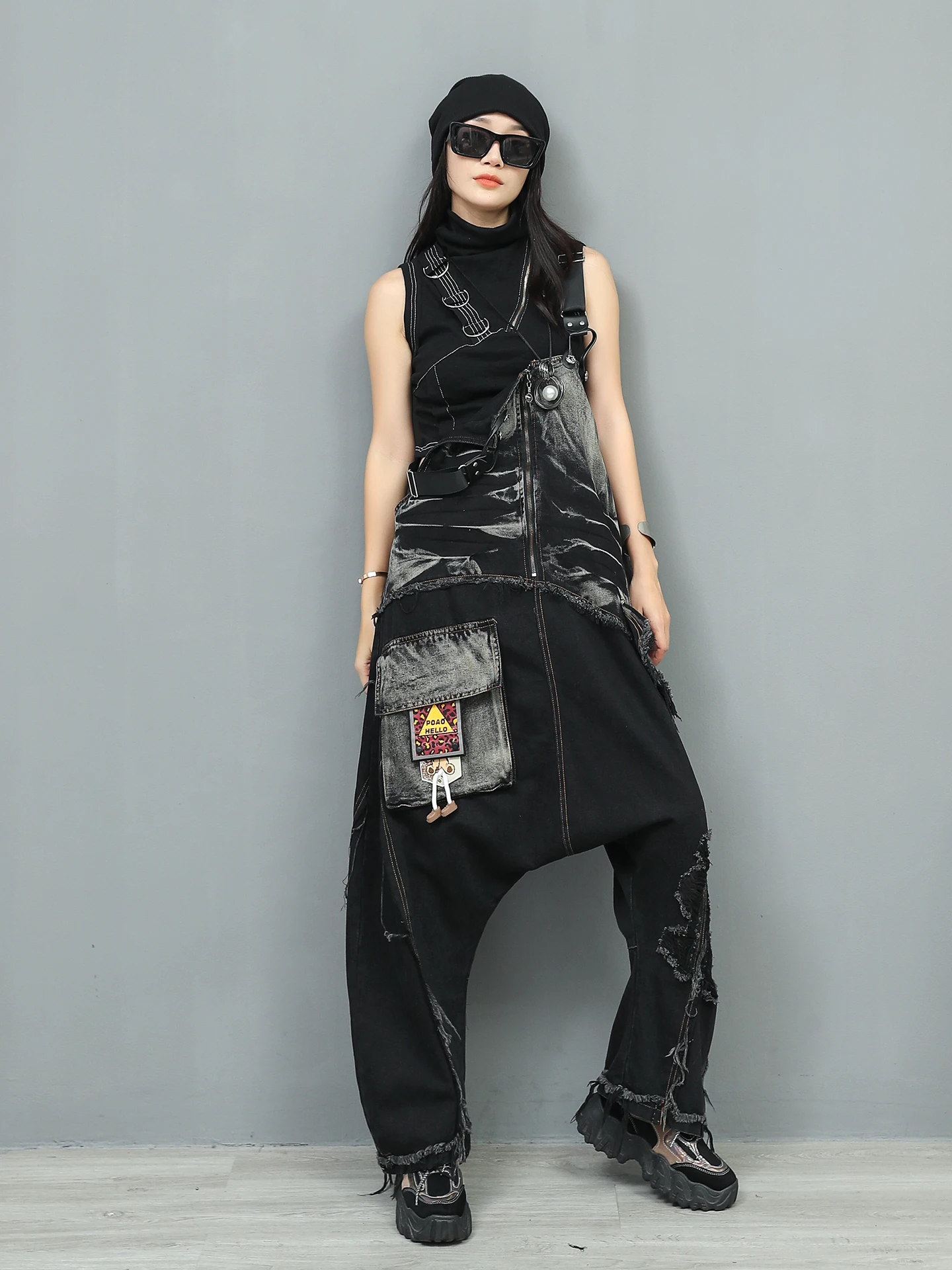 Women's Autumn Loose Washing Water Frayed Edges High Waisted Denim Overalls Personalized Sleeveless Streetwear Jumpsuit Trendy
Women's Autumn Loose Washing Water Frayed Edges High Waisted Denim Overalls Personalized Sleeveless Streetwear Jumpsuit Trendy