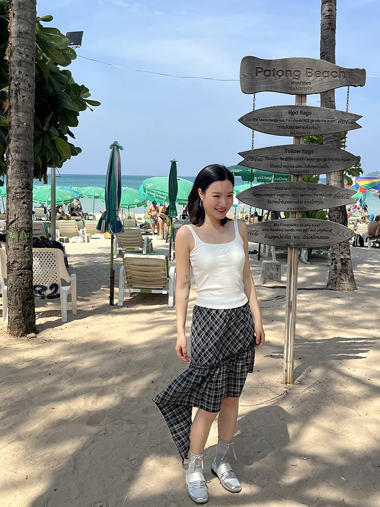 Wonghome Vintage Personality Rebellious Girl Uneven Splicing Black And White Grids Slim Summer Half Skirt High Waist Cotton L...
Wonghome Vintage Personality Rebellious Girl Uneven Splicing Black And White Grids Slim Summer Half Skirt High Waist Cotton L...