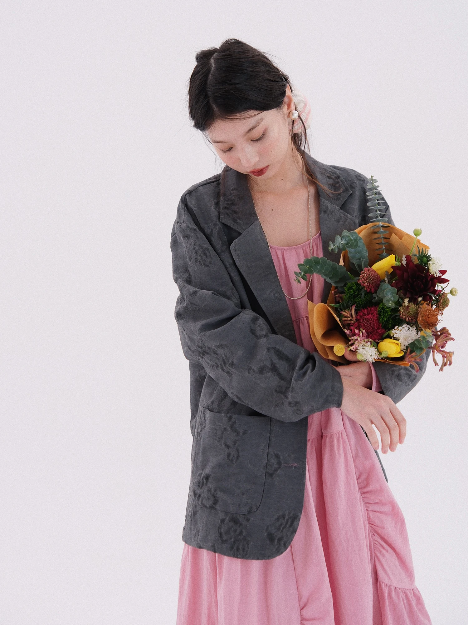 Весенний костюм из хлопка и льна с вышивкой S CRCHILD, женский, новый, премиум-класса, прямой крой, оригинальный дизайн, V-образный вырез, L...
Весенний костюм из хлопка и льна с вышивкой S CRCHILD, женский, новый, премиум-класса, прямой крой, оригинальный дизайн, V-образный вырез, L...