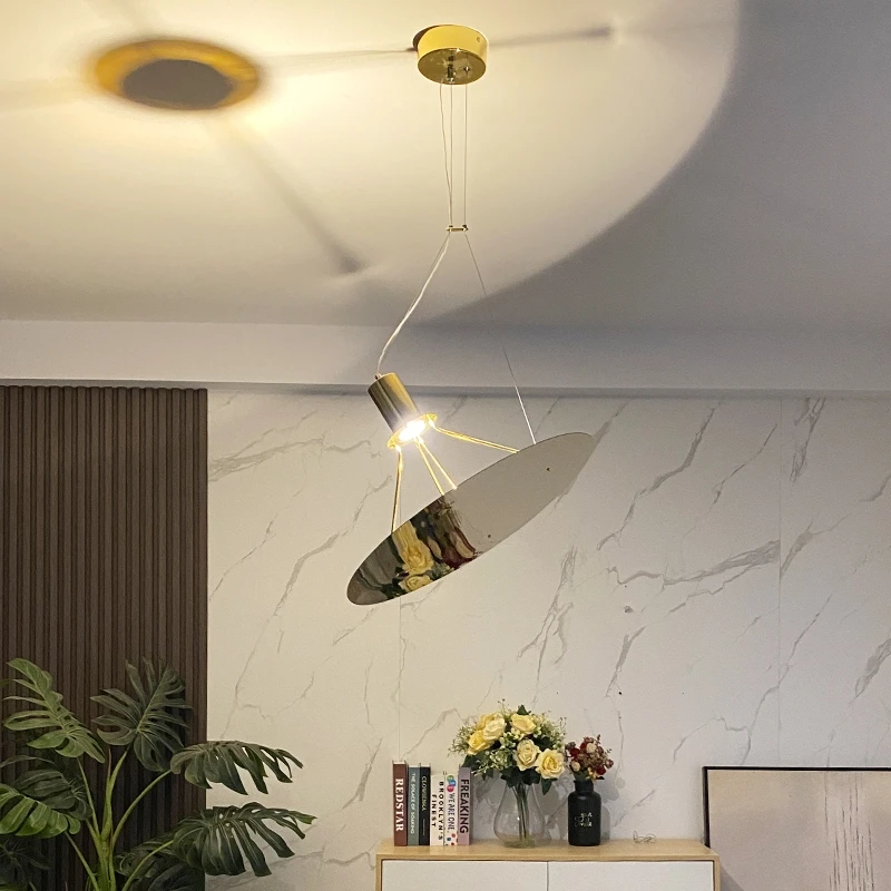 Postmodern minimalist radar pendant light exhibition hall model room restaurant designer artistic decoration UFO light
Postmodern minimalist radar pendant light exhibition hall model room restaurant designer artistic decoration UFO light