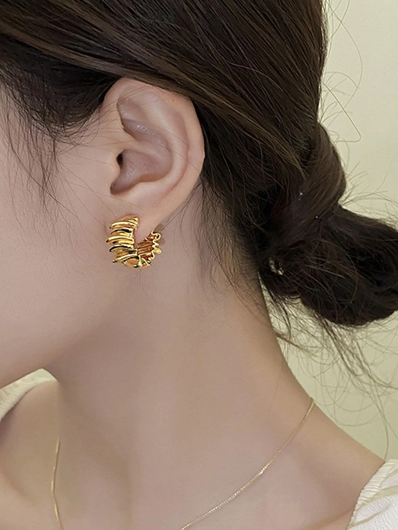 1 Pair Women Vintage Asymmetrical Stud Earrings Simple Design Lightweight Comfortable Daily Wear
1 Pair Women Vintage Asymmetrical Stud Earrings Simple Design Lightweight Comfortable Daily Wear