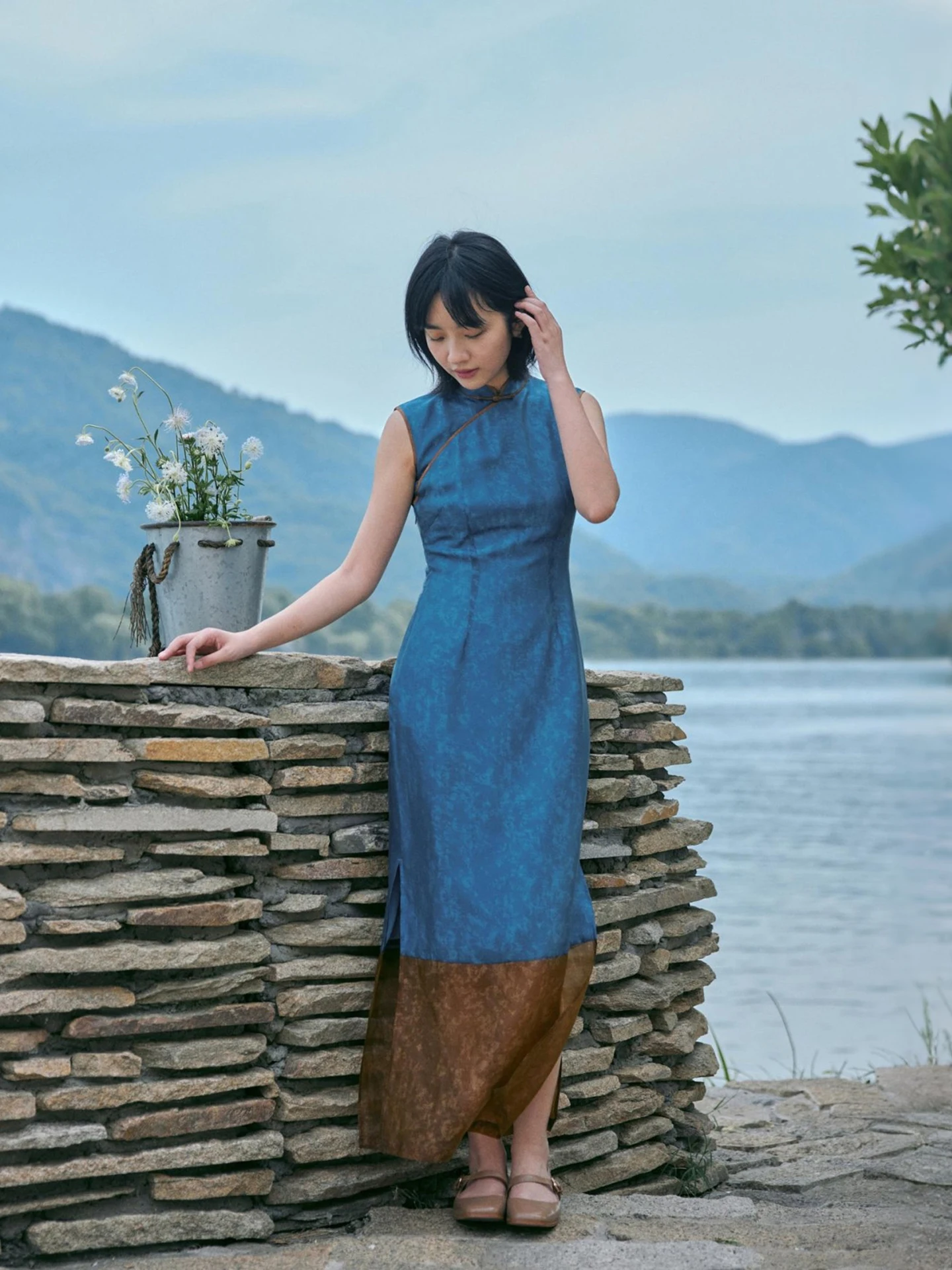 Новинка лета: Длинное винтажное платье из улучшенного шелка синих оттенков с боковой молнией, на каждый день, из полиэстера, с низким разрезом
Новинка лета: Длинное винтажное платье из улучшенного шелка синих оттенков с боковой молнией, на каждый день, из полиэстера, с низким разрезом