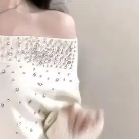 Ezgaga вязаный свитер женский с разрезом на шее со стразами осень-зима с открытыми плечами свободный пуловер женский сексуальный элегантный джемпер
Ezgaga вязаный свитер женский с разрезом на шее со стразами осень-зима с открытыми плечами свободный пуловер женский сексуальный элегантный джемпер